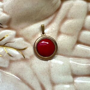 Red Jasper vintage pendant.. Unknown Metal.Metal Too Worn To Tell if Marked Gold
